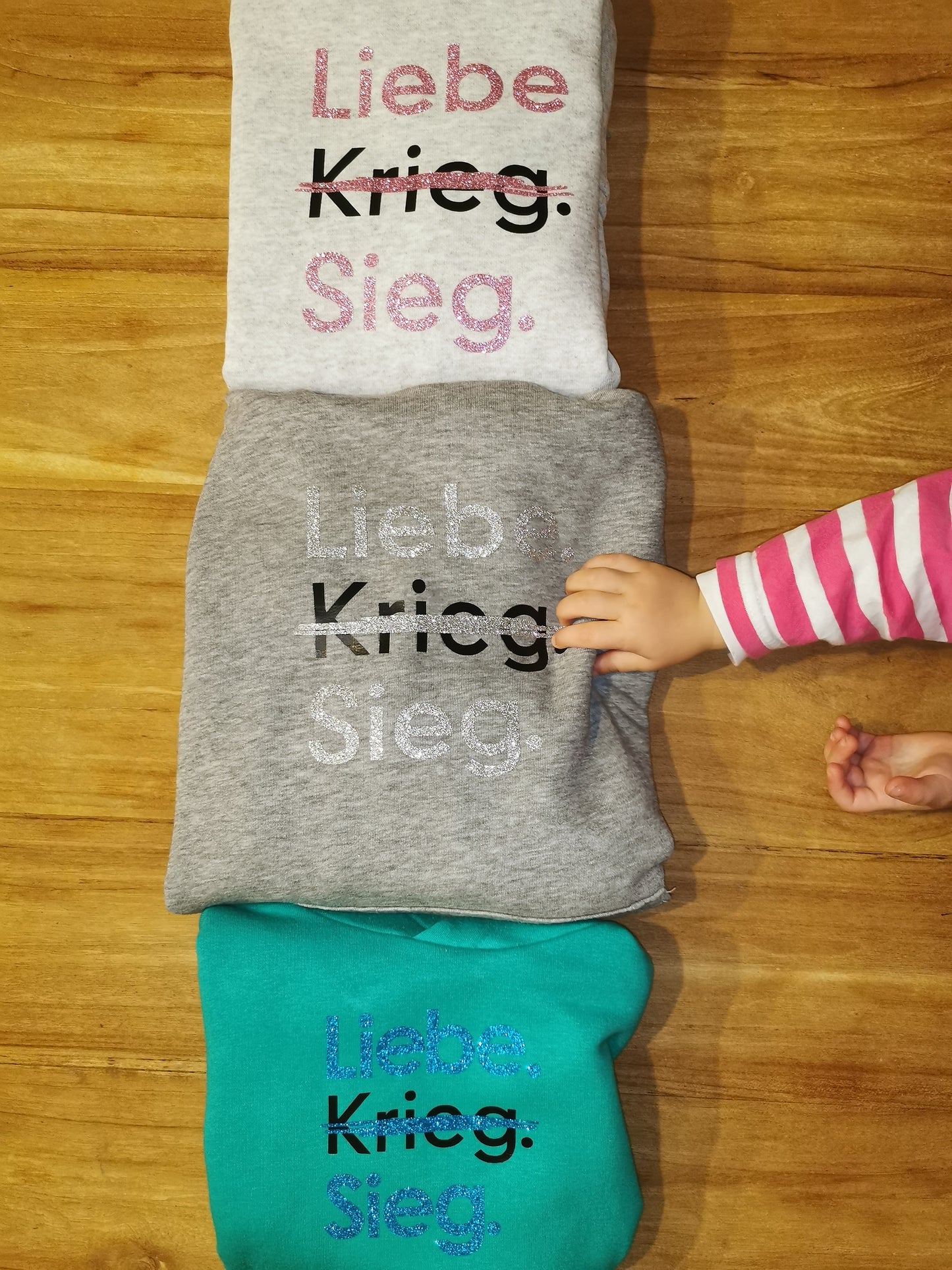 Pullover print liebe krieg sieg