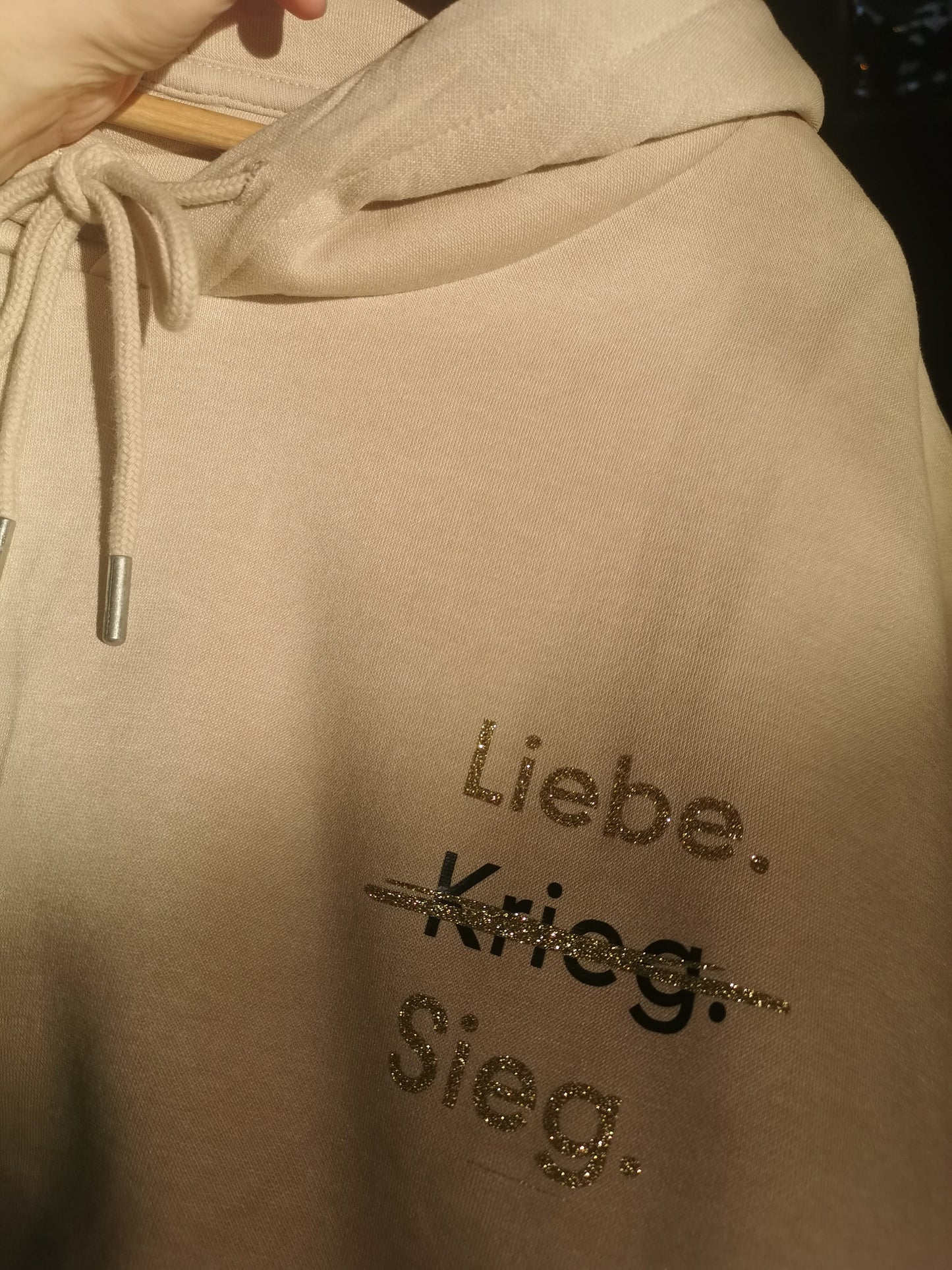 Pullover print liebe krieg sieg