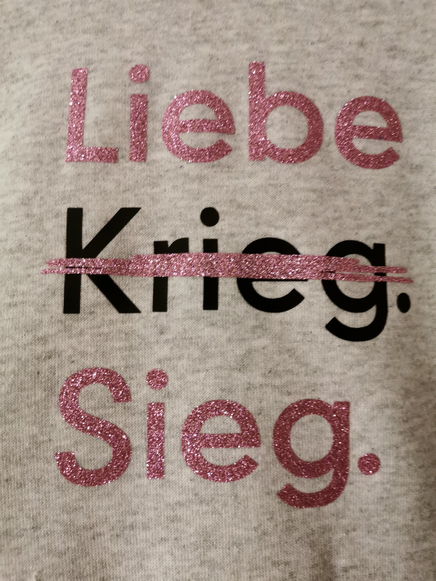 Pullover print liebe krieg sieg