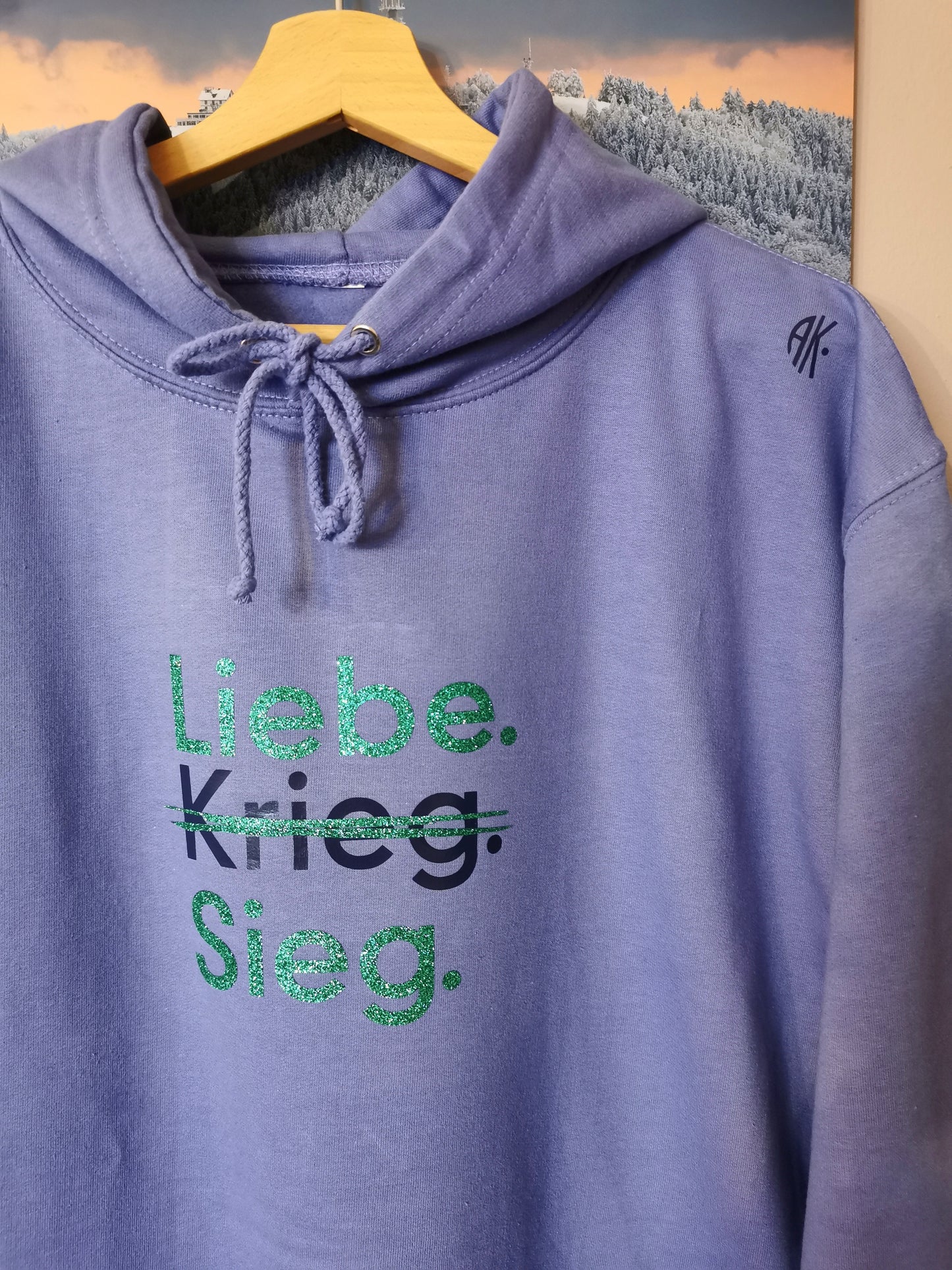 Pullover print liebe krieg sieg